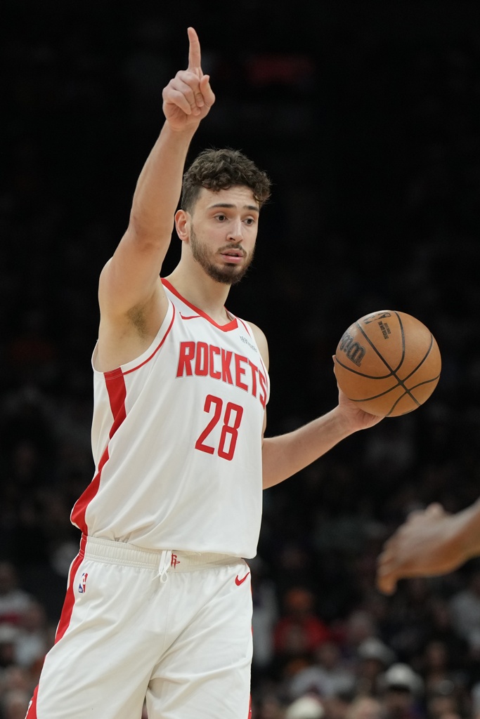 媒体人：申京对这支火箭非常关键 可他今天打得很烂 串联不起来